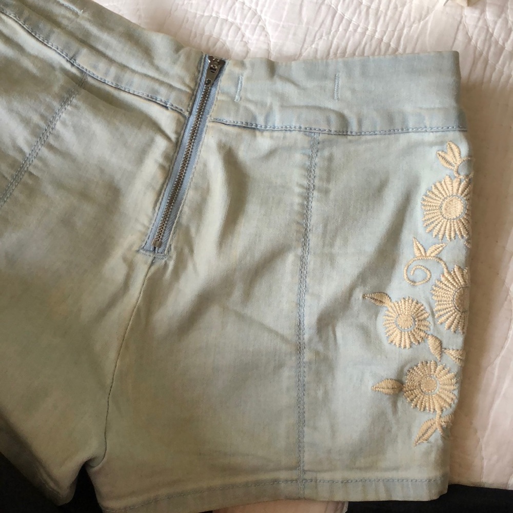 Embroidered High Rise Shorts - Picture 5 of 5